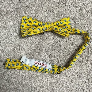 Izod boys yellow blue fish pattern bow tie hook fastened